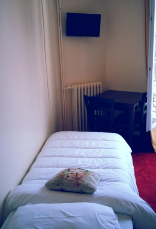 Hotel Du Metro Paris Room photo