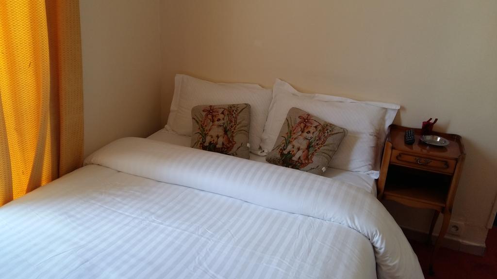 Hotel Du Metro Paris Room photo