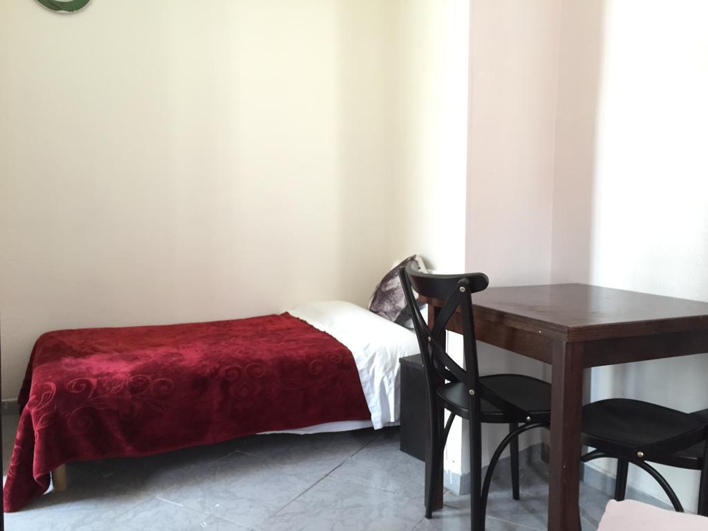 Hotel Du Metro Paris Room photo