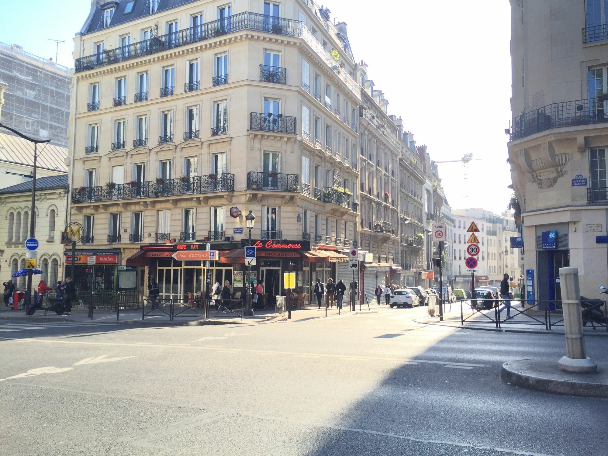 Hotel Du Metro Paris Exterior photo
